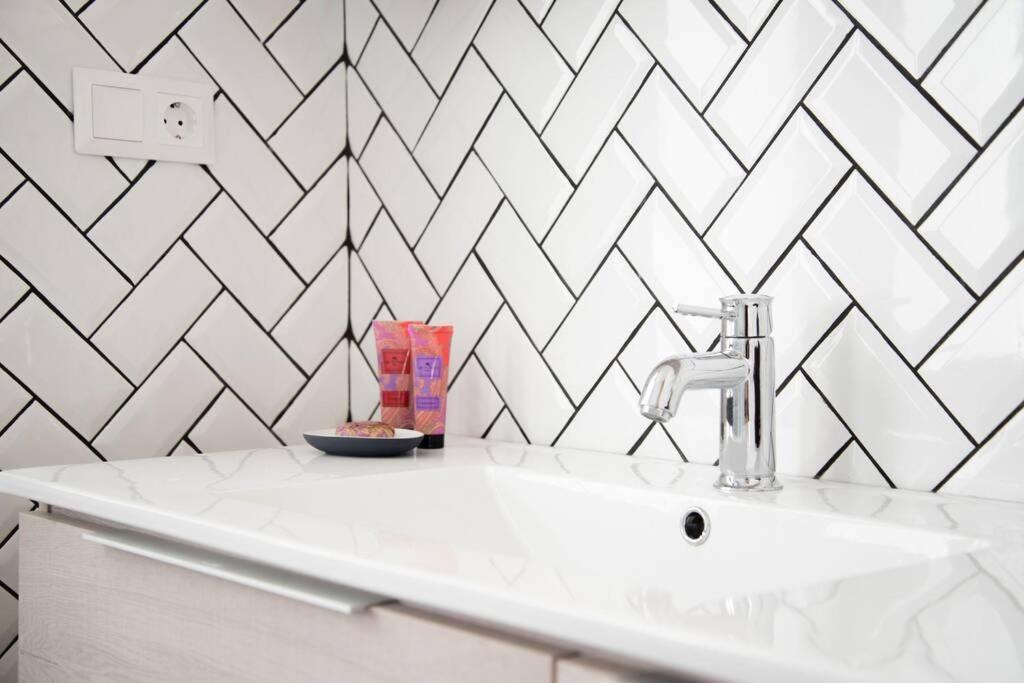 Stylish Decorated Apartment In Kolonaki Atene Esterno foto